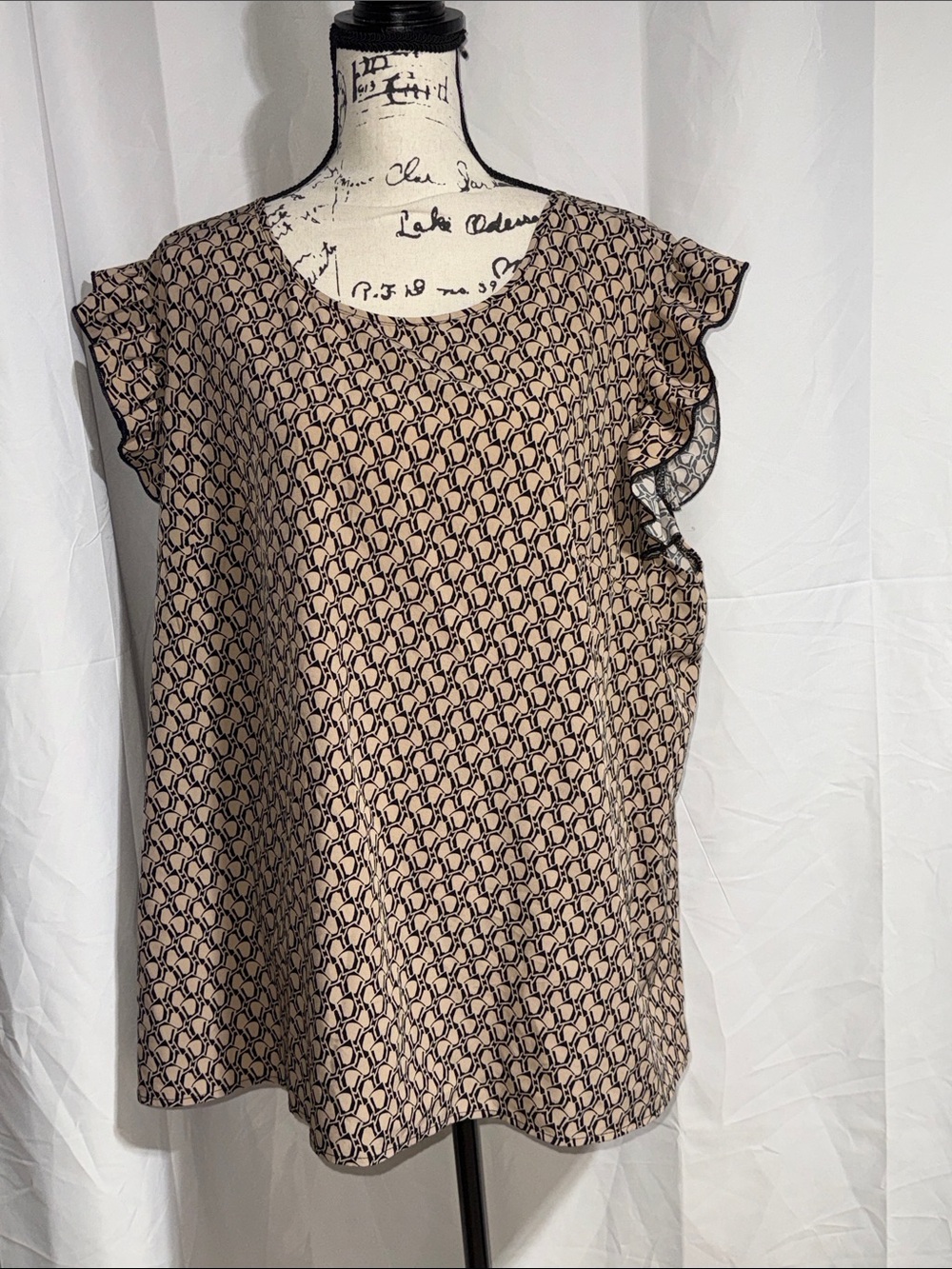 Emory Rose Women’s Tan and Black Patterned Flutter Sleeve Top